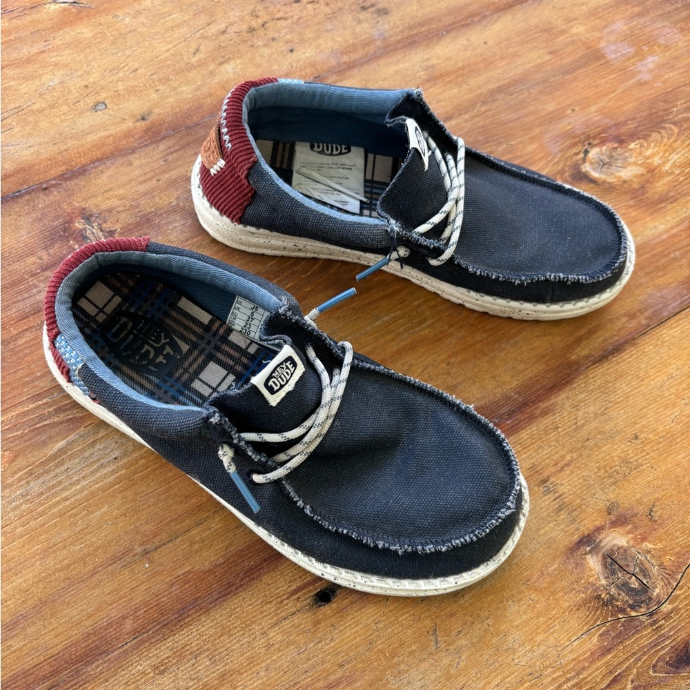 Hey Dude boys shoes size 5